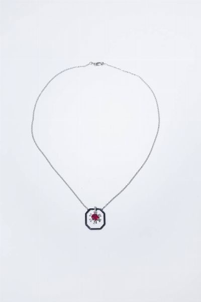 CATENA CON CIONDOLO : Peso gr 4 8 in oro bianco  a forma di fiore tremblant  con rubino centrale di ct 1 0 ca  contornato da diamanti taglio brillante per totali ct 0 24 ca  inserito dentro cornice ottagonale in smalto nero.  - Asta Gioielli - Associazione Nazionale - Case d'Asta italiane