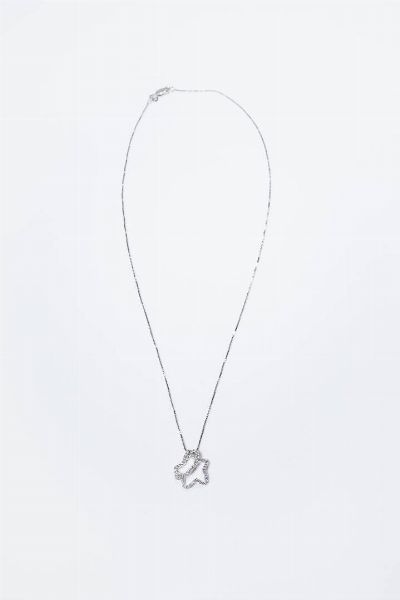 CATENA CON CIONDOLO : Peso gr 3.2 in oro bianco  a forma di stella con diamanti taglio brillante per totali ct 0 32 ca  probabile colore G-H  purezza IF-VVS.  - Asta Gioielli - Associazione Nazionale - Case d'Asta italiane