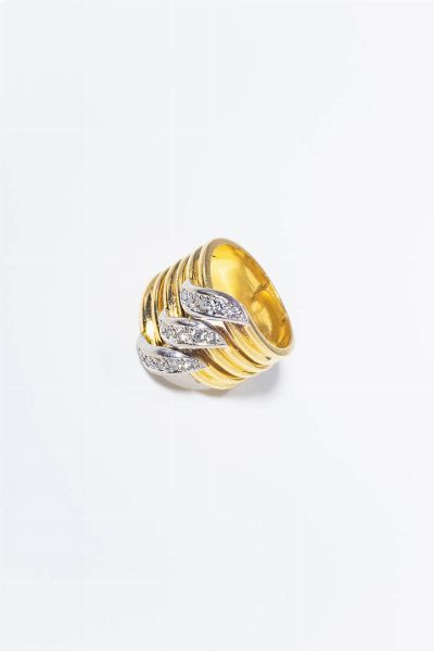 CARTIER : Peso gr 13 8 Misura 12 (52) Anello in oro giallo e bianco  a fascia  firmato Cartier  modello Trilium con diamanti taglio brillante per totali ct 0 50 ca  probabile colore G-H  purezza IF-VVS. Corredato di scatola della maison.  - Asta Gioielli - Associazione Nazionale - Case d'Asta italiane