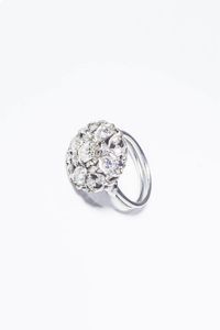 ANELLO - Peso gr 8 2 Misura 13 (53) in oro bianco  anni '40  sommit rotonda  con diamanti taglio brillante di vecchio  [..]