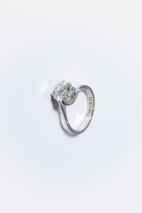 TIBURZI - Peso gr 4 2 Misura 13 (53) Anello in oro bianco con diamante solitario di ct 2 03 ca  colore M  SI2. Certificato  [..]