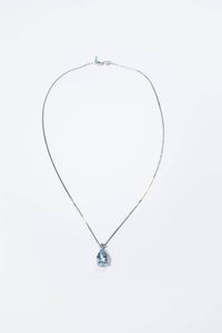 CATENA CON CIONDOLO - Peso gr 6 1 in oro bianco con acquamarina taglio a goccia di ct 3 30 ca e diamanti taglio carr per totali ct  [..]
