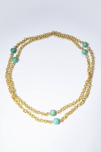 COLLANA - Peso gr 48 8 Lunghezza cm 100 composta da maglia tubolare ad anello alternata a sfere di turchesi virate.