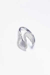 ANELLO - Peso gr 6 4 Misura 20 (60) in oro bianco  sommit traforata a voluta con diamanti taglio brillante per totali  [..]