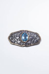 SPILLA - Peso gr20 8 Cm 3x5 5 in oro a bassa caratura ed argento  XIX secolo  di forma ovale con bordo sagomato ed interno  [..]