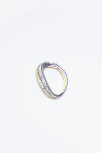 ANELLO - Peso gr 4 2 Misura 12 (52) in oro giallo e bianco  composto da due fasce in diamanti taglio baguette e brillante  [..]