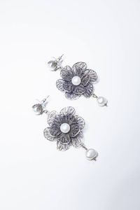 YVONE CHRISTA - Peso gr 19 3 Coppia di orecchini in argento 925/1000 firmati Yvone Christa  lavorati a filigrana a formare dei  [..]