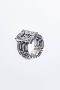 ANELLO - Peso gr 19 Misura 21 (61) in oro bianco composto da sei molle raccordate tra loro da elemento centrale rettangolare  [..]
