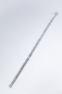 BRACCIALE - Peso gr 12 3 Lunghezza cm 18 in oro bianco  modello tennis  con diamanti taglio brillante per totali ct 5 80 ca  [..]