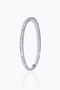 CARTIER - Peso gr 16 1 Diam. cm 5 2x4 5 Bracciale rigido in oro bianco  firmato Cartier  modello Love  con diamanti taglio  [..]