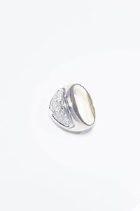 ANELLO - Peso gr 8 Misura 10 (50) in oro bianco  a cupola  con diamanti taglio brillante e 8/8 per totali ct 0 80 ca  probabile  [..]