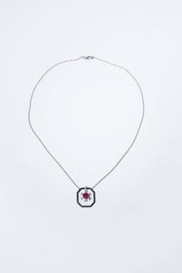 CATENA CON CIONDOLO - Peso gr 4 8 in oro bianco  a forma di fiore tremblant  con rubino centrale di ct 1 0 ca  contornato da diamanti  [..]