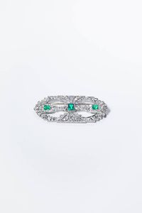 SPILLA - Peso gr 10 4 Cm 2x5 in oro bianco  di forma rettangolare con angoli arrotondati; diamanti taglio16/16  brillante  [..]