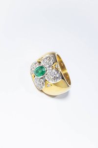 ANELLO - Peso gr 18 9 Misura 17 (57) in oro giallo  a fascia  sommit con fiore in oro bianco con al centro smeraldo taglio  [..]