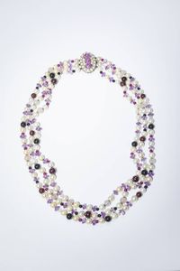 GIROCOLLO - Lunghezza cm 44 composto da tre fili perline giapponesi del diam. di mm 5 5-6 ca  alternati a dischi di ametiste  [..]