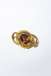 SPILLA - Peso gr 13 3 Cm 4x5 5 in oro rosa 9 Kt  XIX secolo  lavorata ad intreccio  a canna vuota  al centro gemma sintetica  [..]