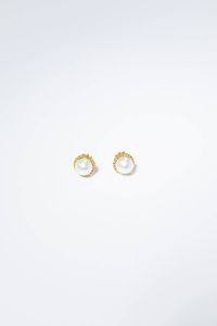 COPPIA DI ORECCHINI - Peso gr7 9 in oro giallo con due perle giapponesi del diam. di mm 7 2 ca.