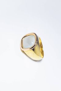ANELLO - Peso gr 11 5 Misura 17 (57) in oro giallo  firmato De Regibus  sommit di forma quadrata con al centro acquamarina  [..]