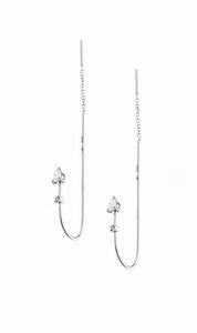 COPPIA DI ORECCHINI - Peso gr 1 8 in oro bianco  ad amo  con diamanti taglio a goccia per totali ct 0 30 ca  probabile colore G-H  purezza  [..]