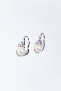 COPPIA DI ORECCHINI - Peso gr 4 1 in oro bianco  a monachella  con perline giapponesi del diam. mm 7 0 ca e sei diamanti taglio brillante  [..]