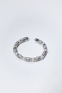 BRACCIALE - Peso gr 26 3 rigido  in oro bianco  sommit con segmenti satinati alternati a perle giapponesi del diam. di mm  [..]