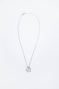 CATENA CON CIONDOLO - Peso gr 3.2 in oro bianco  a forma di stella con diamanti taglio brillante per totali ct 0 32 ca  probabile colore  [..]