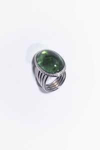 ANELLO - Peso gr 27 Misura 13 (53) in oro bianco  sommit con grande tormalina verde ovale cabochon di ct. 27 ca  contornata  [..]
