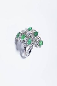 ANELLO - Peso gr 9 5 Misura 17 (57) in oro bianco  sommit a cespuglio  con diamanti taglio brillante per totali ct 1 20  [..]