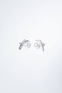 DANTE DI LILLA - Peso gr 11 7 in oro bianco  firmati Di Lilla  con elementi rigidi curvati trattenenti due perle australiane del  [..]