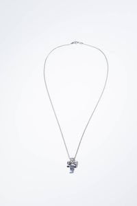 CHIMENTO - Peso gr 7 8 Catena con ciondolo in oro bianco  firmato Chimento  a forma di croce con un diamante taglio brillante  [..]