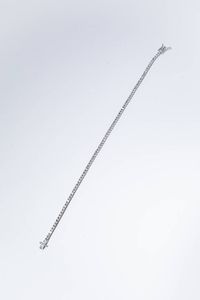 BRACCIALE - Peso gr 6 Lunghezza cm 18 in oro bianco  modello tennis  con diamanti taglio brillante per totali ct 1 0 ca  probabile  [..]