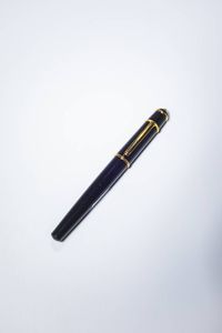 CARTIER - Stilografica Cartier  modello Diablo  Cappuccio con gemma cabochon e corpo in resina nera. Finiture color oro  [..]