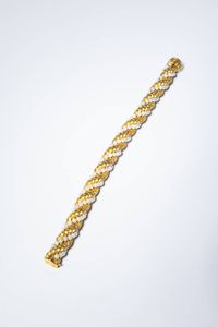 BRACCIALE - Peso gr 41 2 Lunghezza cm 20 in oro giallo lavorato a torchon con fila di perline a decoro.