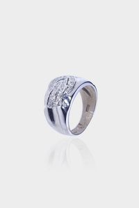 ANELLO - Peso gr 6 6 Misura 14 in oro bianco  a fascia  con inserto in diamanti taglio brillante per totali ct 0 15 ca