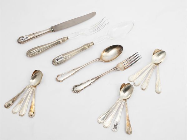 Assortimento di posate in argento  - Asta Una casa fiorentina. Tra tradizione e modernit� L'argenteria - I  - Associazione Nazionale - Case d'Asta italiane