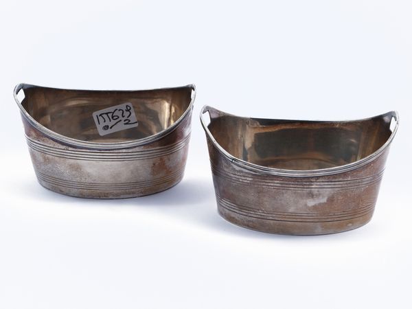 Coppia di saliere in argento, Citt di Sheffield, inizio del XX secolo  - Asta Una casa fiorentina. Tra tradizione e modernit L'argenteria - I  - Associazione Nazionale - Case d'Asta italiane