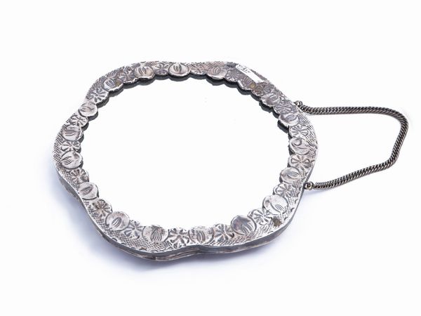 Scatola portaessenze in argento, India inizio del XX secolo  - Asta Una casa fiorentina. Tra tradizione e modernit L'argenteria - I  - Associazione Nazionale - Case d'Asta italiane