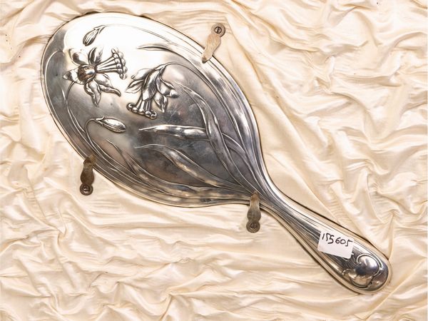 Set da toilette di gusto Art Nouveau  - Asta Una casa fiorentina. Tra tradizione e modernit L'argenteria - I  - Associazione Nazionale - Case d'Asta italiane