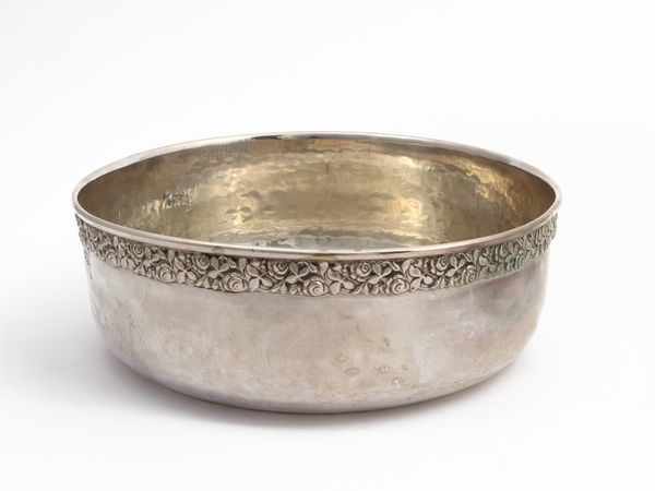 Fruttiera in argento martellato, Brandimarte Firenze  - Asta Una casa fiorentina. Tra tradizione e modernit L'argenteria - I  - Associazione Nazionale - Case d'Asta italiane