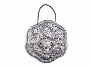 Scatola portaessenze in argento, India inizio del XX secolo  - Asta Una casa fiorentina. Tra tradizione e modernit L'argenteria - I  - Associazione Nazionale - Case d'Asta italiane