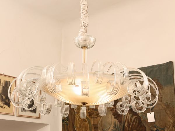 Grande lampadario in vetro sabbiato  - Asta 	 Una casa fiorentina. Tra tradizione e modernit Arte moderna e contemporanea Raccolta di dipinti moderni e Design - II  - Associazione Nazionale - Case d'Asta italiane