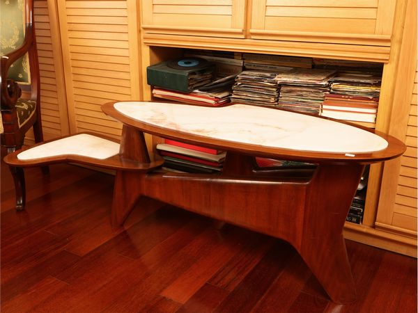 Tavolino basso in mogano e marmo  - Asta 	 Una casa fiorentina. Tra tradizione e modernit Arte moderna e contemporanea Raccolta di dipinti moderni e Design - II  - Associazione Nazionale - Case d'Asta italiane