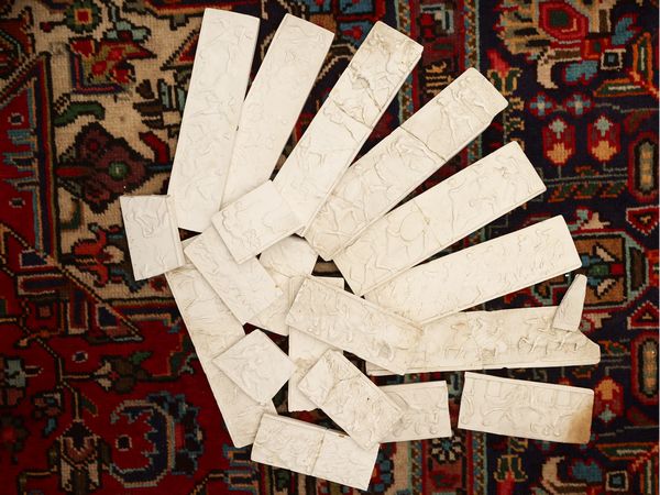 Raccolta di tredici bassorilievi in gesso, XIX/XX secolo  - Asta Una casa fiorentina. Tra tradizione e modernit Le collezioni, i dipinti, gli arredi - III  - Associazione Nazionale - Case d'Asta italiane