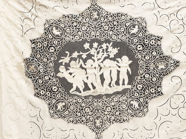 Importante tovaglia in merletto veneziano color ecr  - Asta Una casa fiorentina. Tra tradizione e modernit Le collezioni, i dipinti, gli arredi - III  - Associazione Nazionale - Case d'Asta italiane