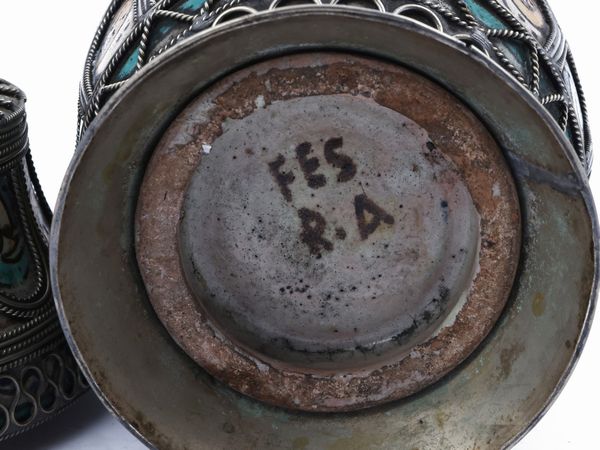 Vaso in metallo e in ceramica smaltata  - Asta Una casa fiorentina. Tra tradizione e modernit Le collezioni, i dipinti, gli arredi - III  - Associazione Nazionale - Case d'Asta italiane