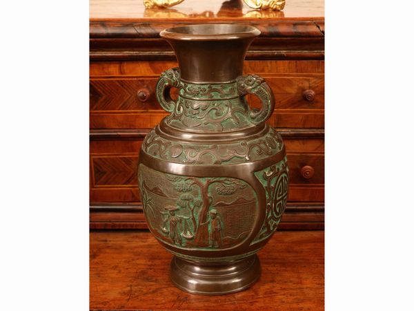 Vaso in bronzo  - Asta Una casa fiorentina. Tra tradizione e modernit Le collezioni, i dipinti, gli arredi - III  - Associazione Nazionale - Case d'Asta italiane