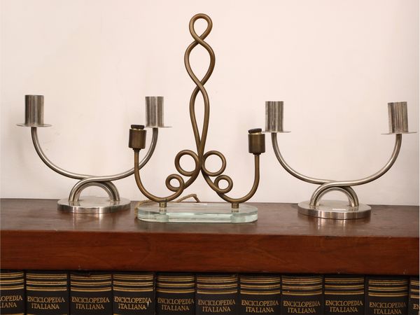 Coppia di candelabri in metallo argentato  - Asta Una casa fiorentina. Tra tradizione e modernit Le collezioni, i dipinti, gli arredi - III  - Associazione Nazionale - Case d'Asta italiane