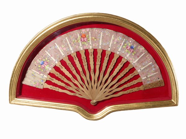 Tre ventagli decorativi  - Asta Una casa fiorentina. Tra tradizione e modernit Le collezioni, i dipinti, gli arredi - III  - Associazione Nazionale - Case d'Asta italiane