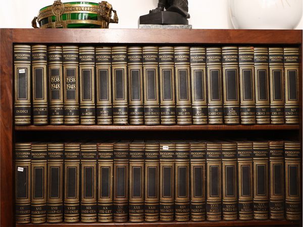 Enciclopedia Italiana Treccani Edizione 1949  - Asta Una casa fiorentina. Tra tradizione e modernit Le collezioni, i dipinti, gli arredi - III  - Associazione Nazionale - Case d'Asta italiane