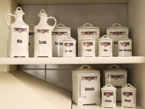 Set da cucina in porcellana  - Asta Una casa fiorentina. Tra tradizione e modernit Le collezioni, i dipinti, gli arredi - III  - Associazione Nazionale - Case d'Asta italiane